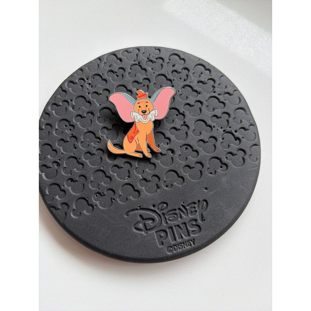 Labrador Dumbo Limited Release pin from Cats & Dogs Halloween set